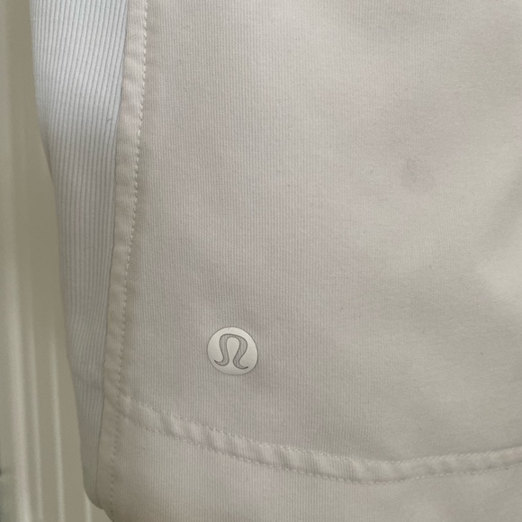 Lululemon size 6 jacket - Picture 3 of 3